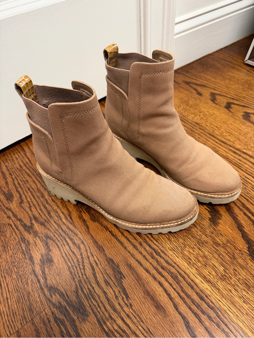 Dolce Vita Huey - Women's Tan Chelsea Lug Sole Boots
